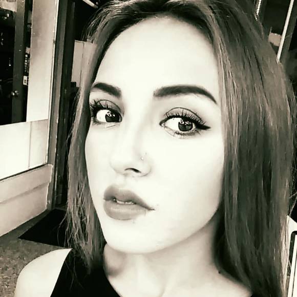 Meet your Posher, Alejandra - Picture 1 of 1